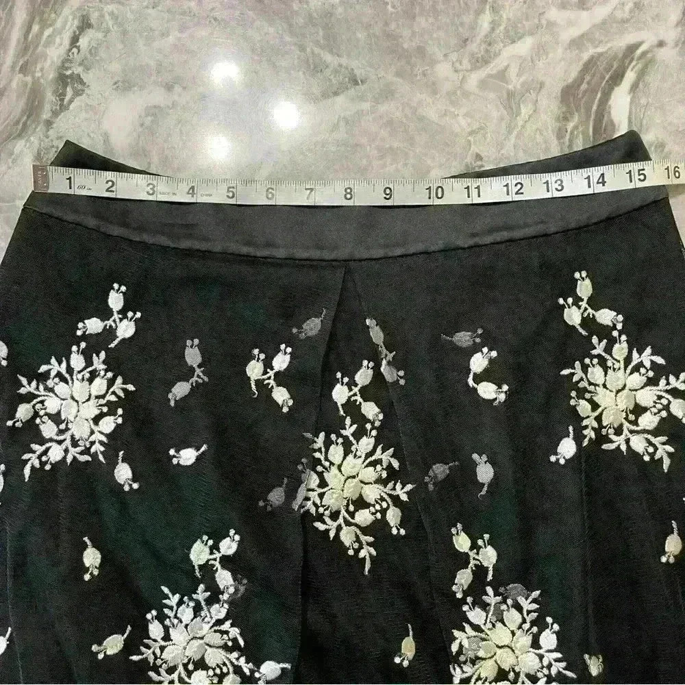 NWOT Ann Taylor Black - White Floral Flare Whit Embroidered Flowers Skirt Size 6 - Picture 7 of 11